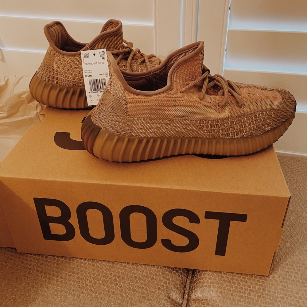 *NEW/Never worn* YEEZY Boost 350 V2 Sand Taupe - Picture 2 of 6